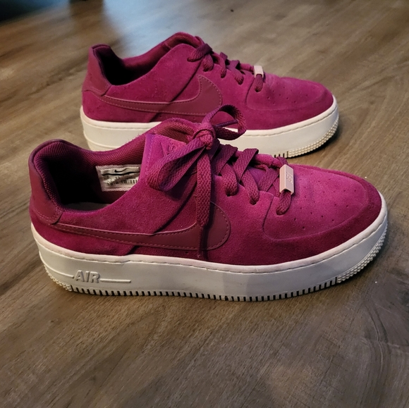 Nike Air Force 1 - Picture 1 of 6
